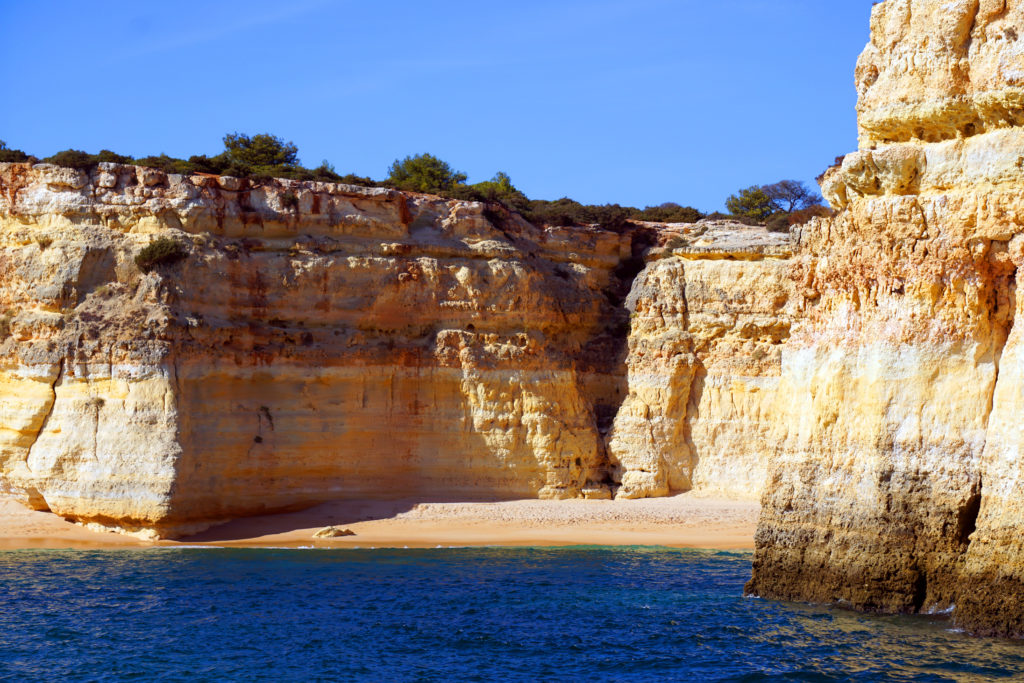 Praia de Carvalho - une des plages de Benagil en Algarve au sud du Portugal