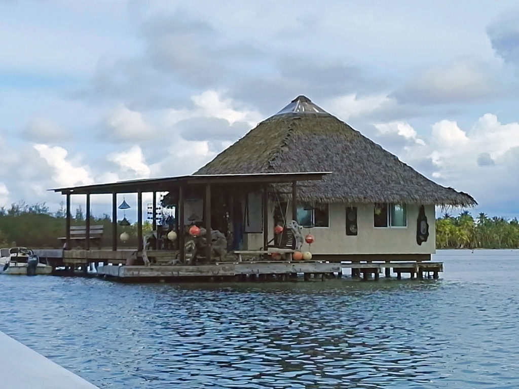 Ferme Perlière au large de Fare sur l'île de Huahine, archipel de la Société Polynésie Française