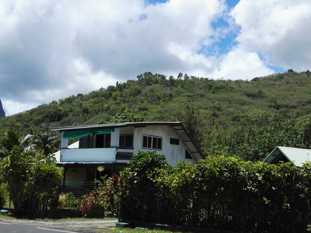 Village de Pihaena sur l'île de Moorea, archipel de la Société, Polynésie Française