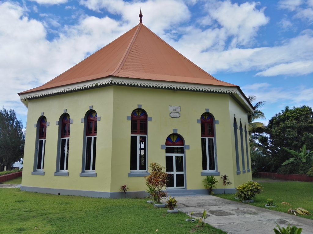 Temple octogonal à Papetoai sur l'île de Moorea en Polynésie Française