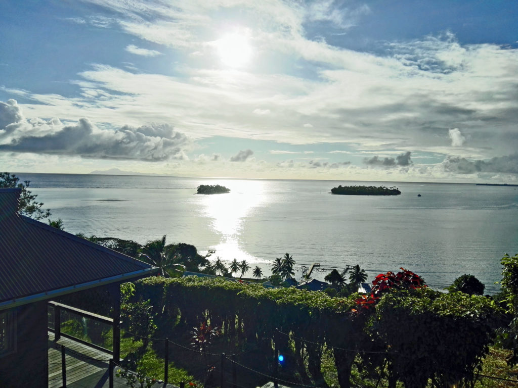 Coucher de soleil à Raiatea grande soeur de Taha'a archipel de la Société en Polynésie-Française.