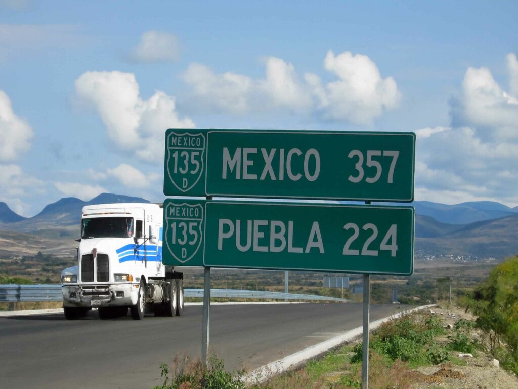 Que voir au Mexique en 10 jours
Direction Puebla sur fond de Sierra Madre et truck américain