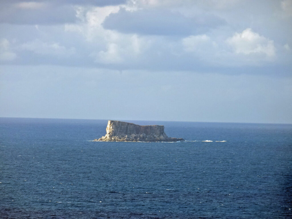 Découvrir les îles de Malte & Gozo Rocher vu depuis la Grotte bleue à Malte