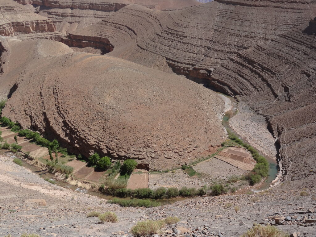 Maroc : road trip inoubliable La carapace de tortue, formation géologique entre Boulmane Dadès et M’semrir