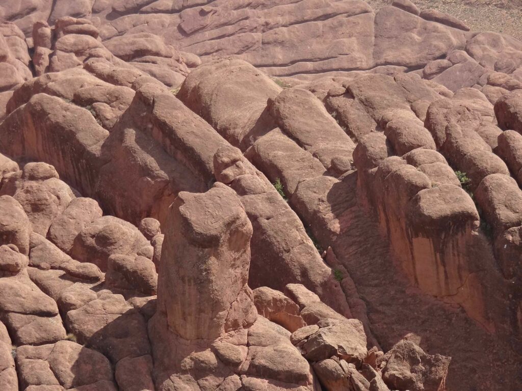 Maroc : road trip inoubliable Les falaises de Tamlalt ou doigts de singe dans la vallée de Dadès au Maroc