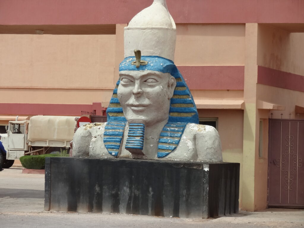 Maroc : road trip inoubliable Entrée des studios de cinéma "Atlas"