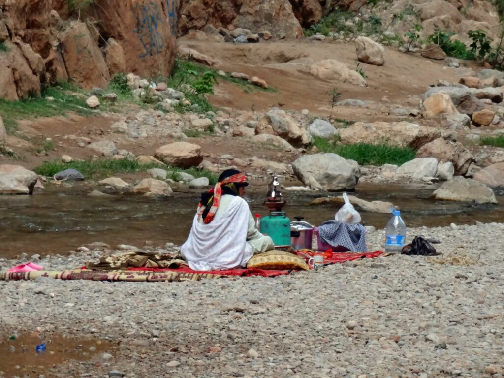 Maroc : road trip inoubliable Pique-nique de"vant oued Todgha