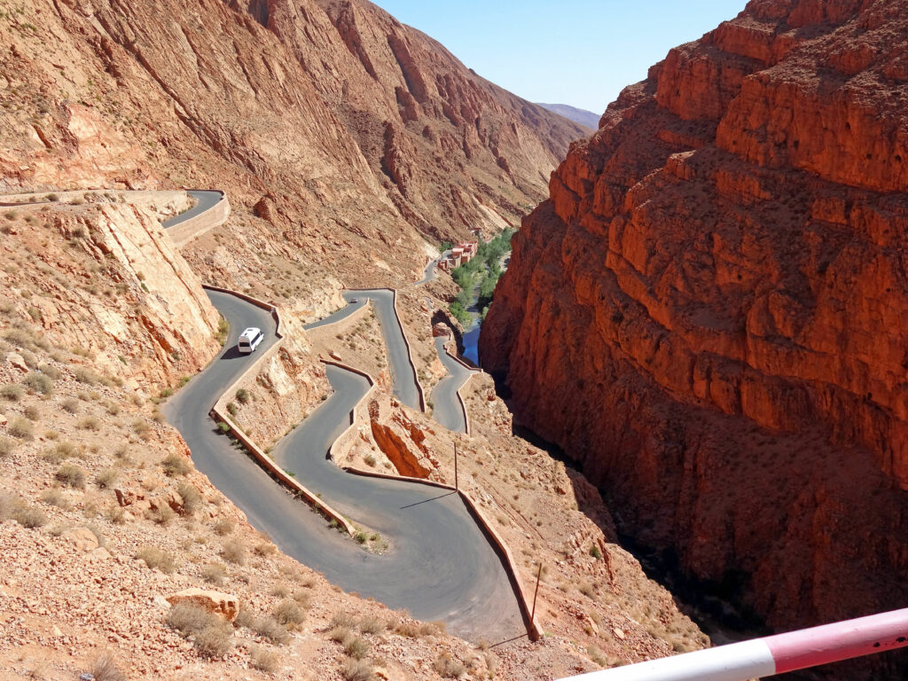 Maroc : road trip inoubliable Le col de Tizi'n'Tichka à 2 300 m d'altitude