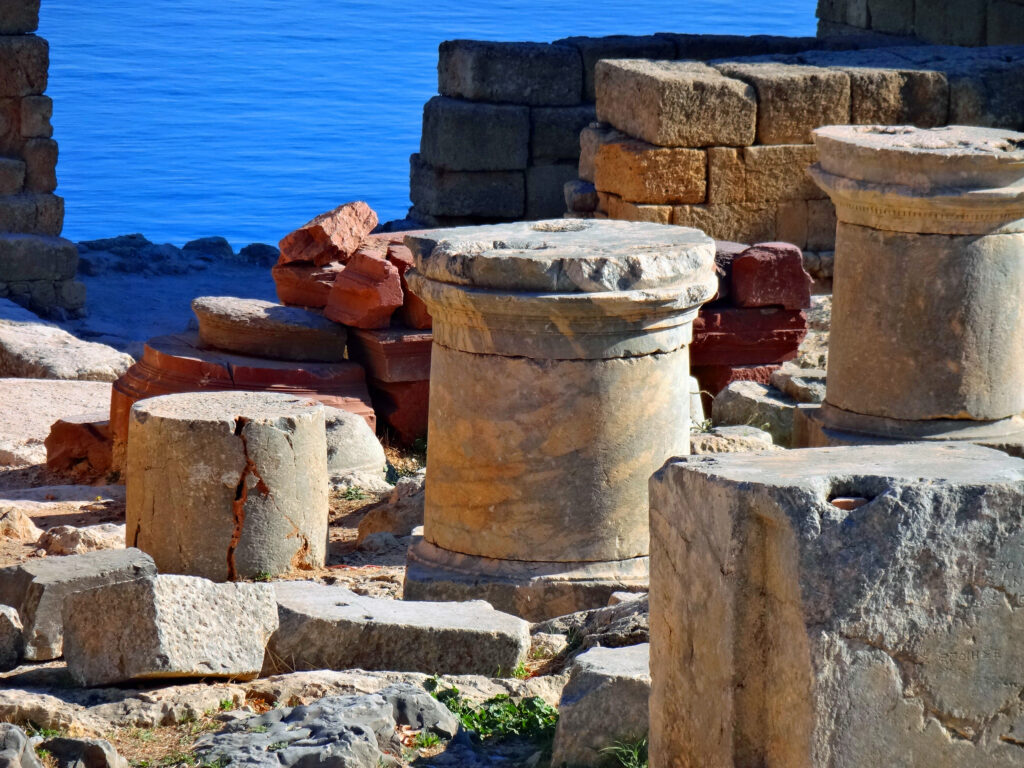 Découvrir Rhodes et Symi : perles du Dodécanèse en mer Égée Site antique de Lindos