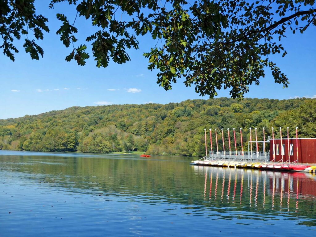 Que faire au Lac de Caniel : Ecole de voile