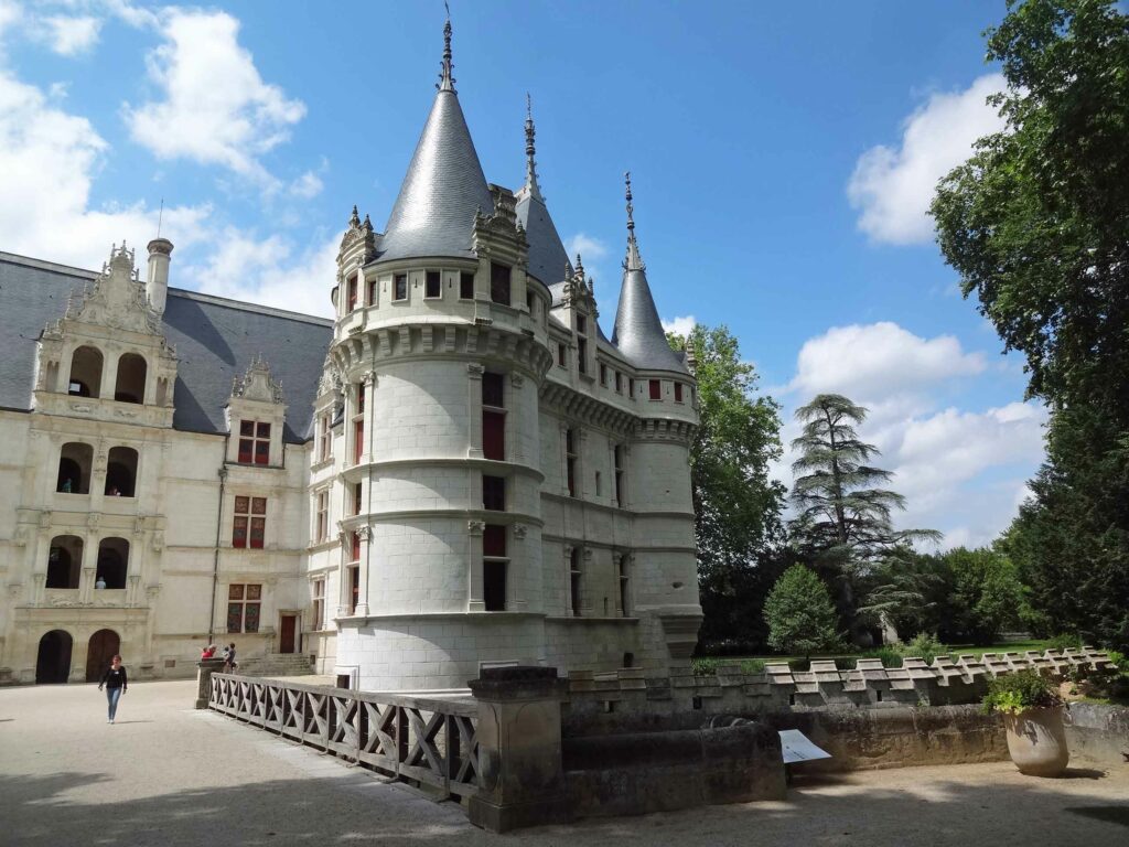Visiter le château d'Azay-le-Rideau : tourelle à encorbellement