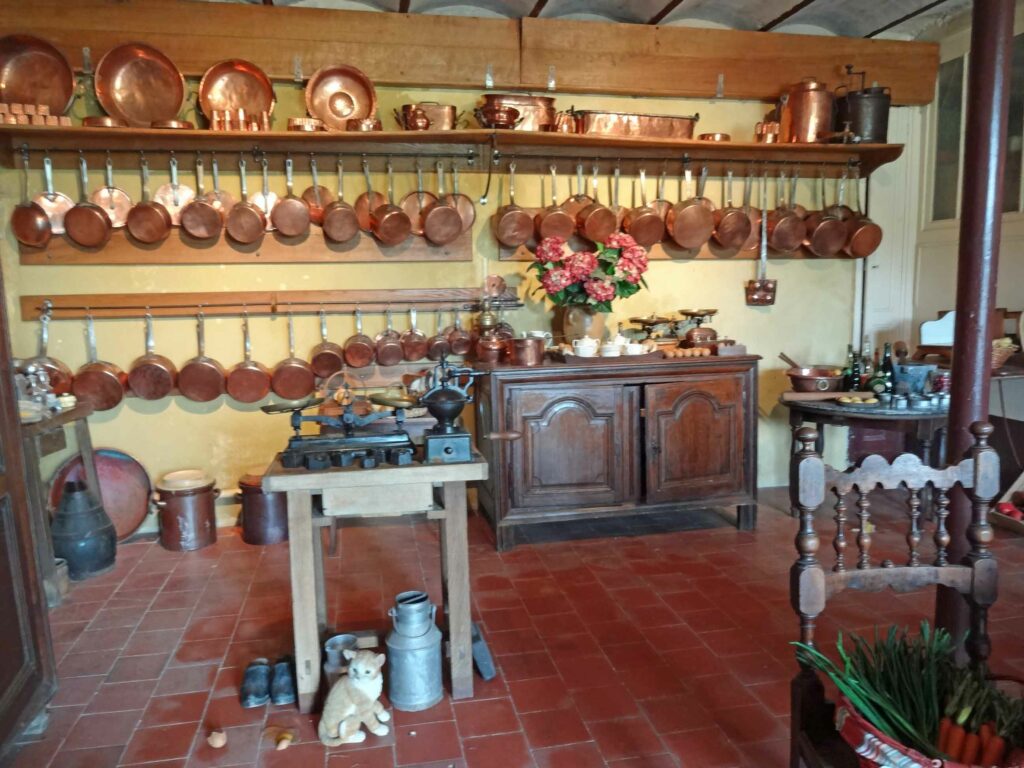 Visiter le château de Montpoupon : la cuisine du château de Montpoupon