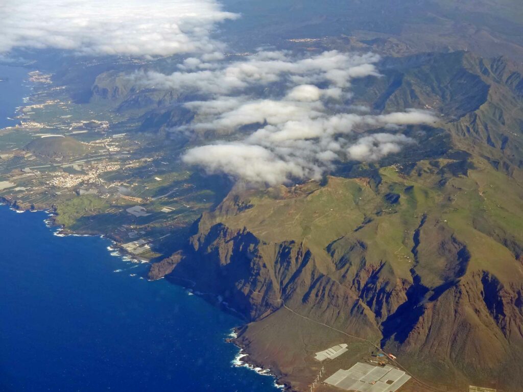 Une semaine à Tenerife Ile de Tenerife "la montagne dans la mer" vue d'avion