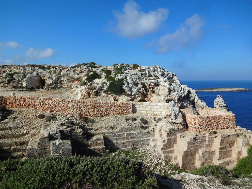 A la découverte de l'île sauvage de Minorque La baie de Fornells au nord de l'île