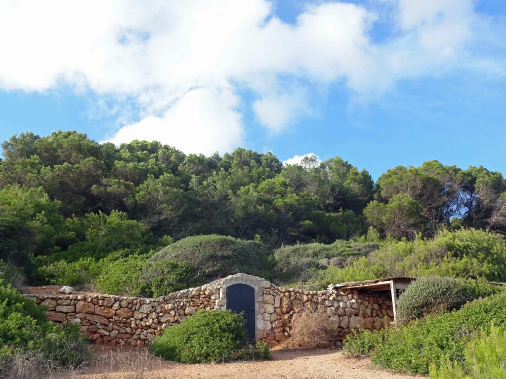 A la découverte de l'île sauvage de Minorque Murets de pierres sèches