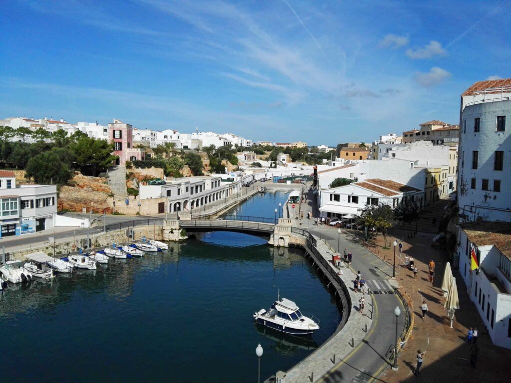 A la découverte de l'île sauvage de Minorque Le port naturel de Ciutadella sur l'île de Minorque
