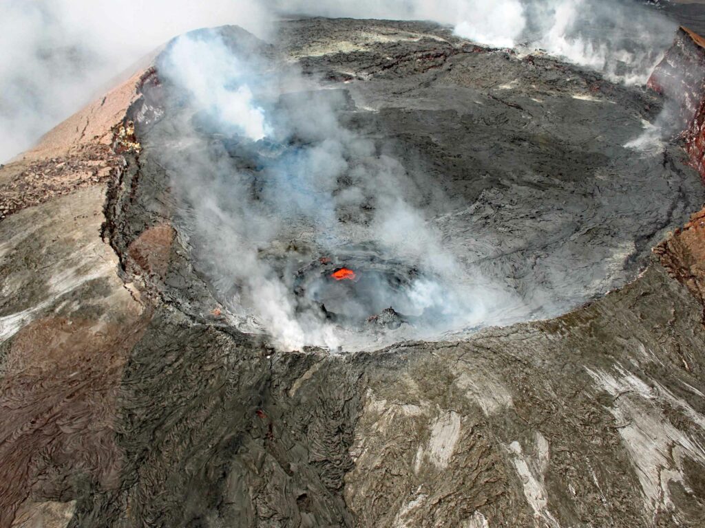 Excursion sur le Nyiragongo : cratère de lave
