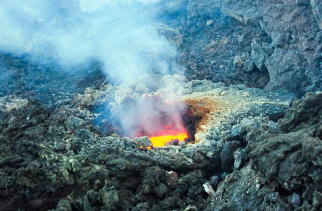 Découvrir l'Etna : bouche éruptive