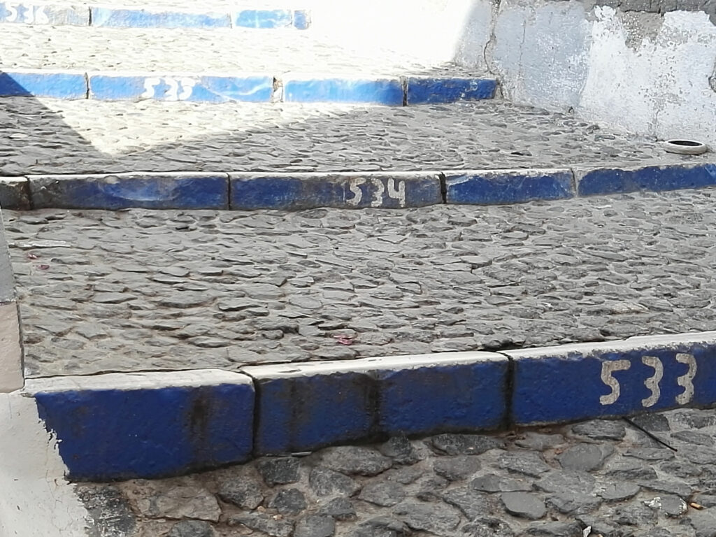 Découvrir Santorin en une semaine 600 marches depuis Athinios