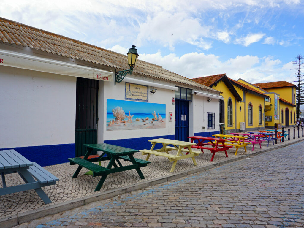 Que faire et voir en Algarve au Portugal : À Faro et autour du port, les tascas traditionnelles proposent surtout des spécialités de la mer typiques de l’Algarve