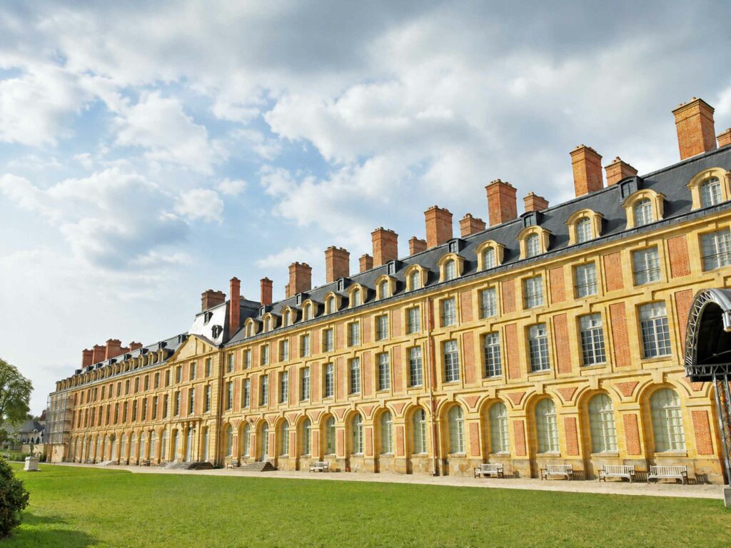 Visiter le Château de Fontainebleau : façade donnant sur l'étang aux carpes