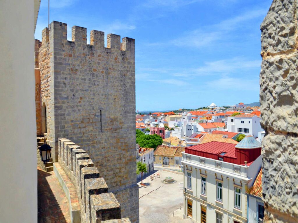 Que faire et voir en Algarve au Portugal : château médiéval de Loulé en Algarve au Portugal