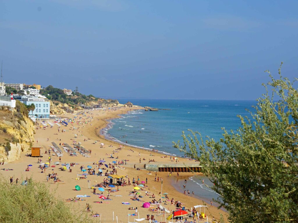 Que faire et voir en Algarve au Portugal :  Plage des Pescadores à Albufeira en Algarve