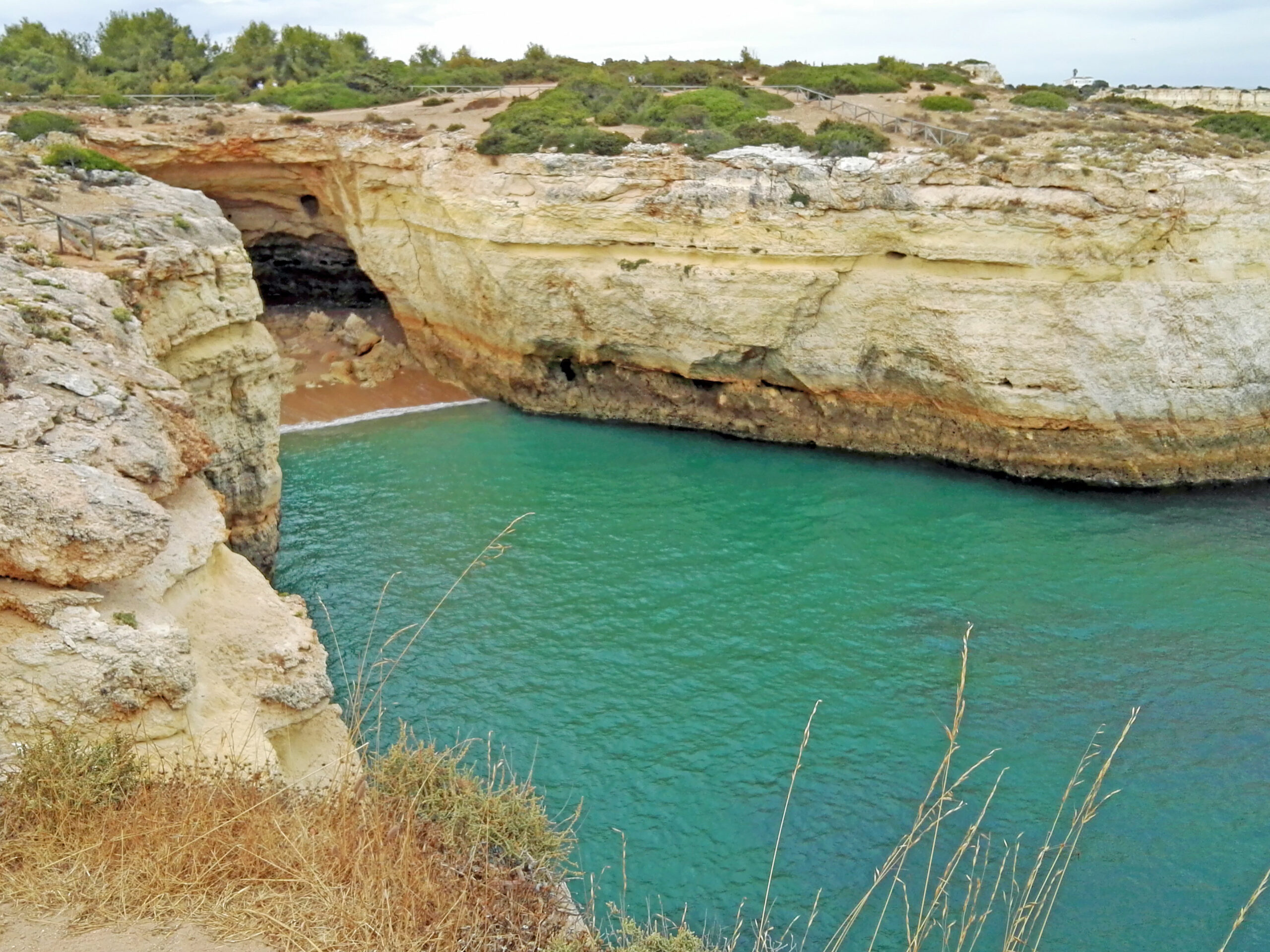Que faire et voir en Algarve au Portugal :  Praia da Marinha en Algarve au Portugal