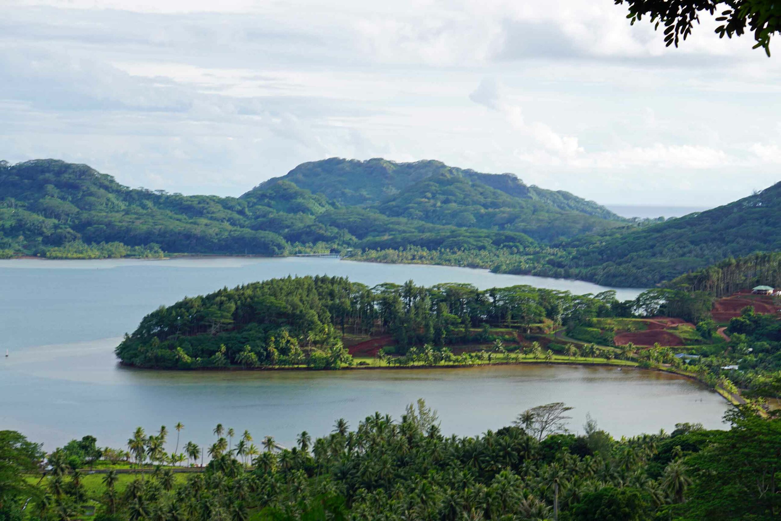 Huahine en 3  Baie de Maroe