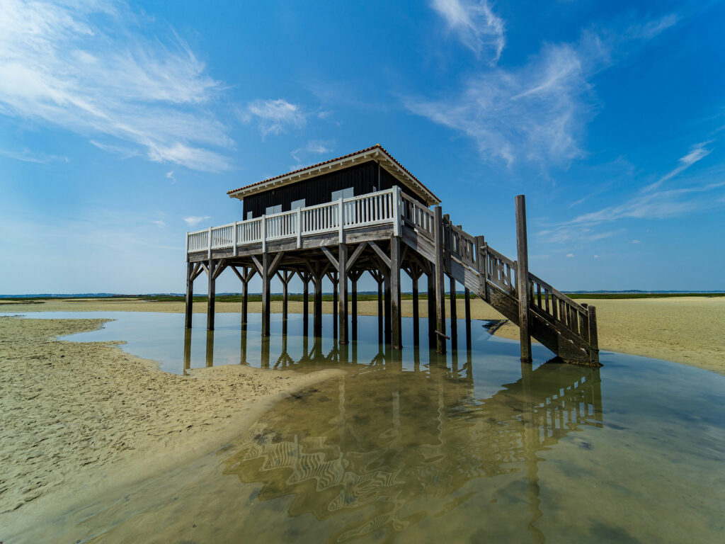 Road-trip en Gironde : maison tchanquée sur l'île aux oiseaux dans le bassin d'Arcachon