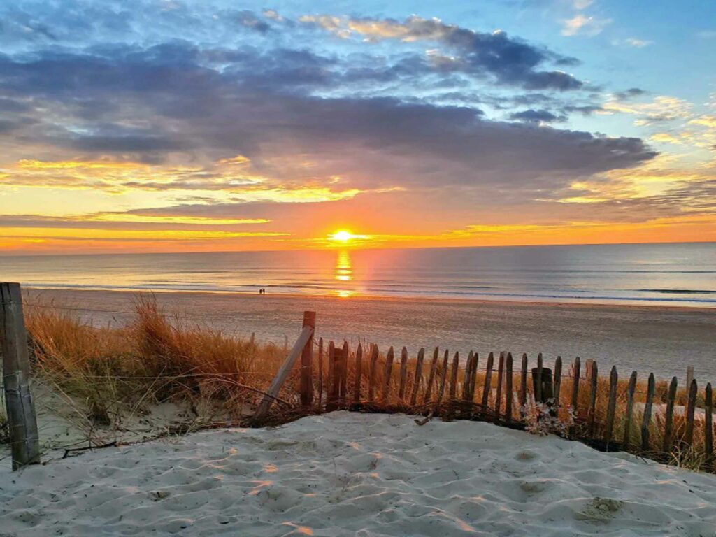 Road-trip en Gironde : coucher de soleil au Porge Océan