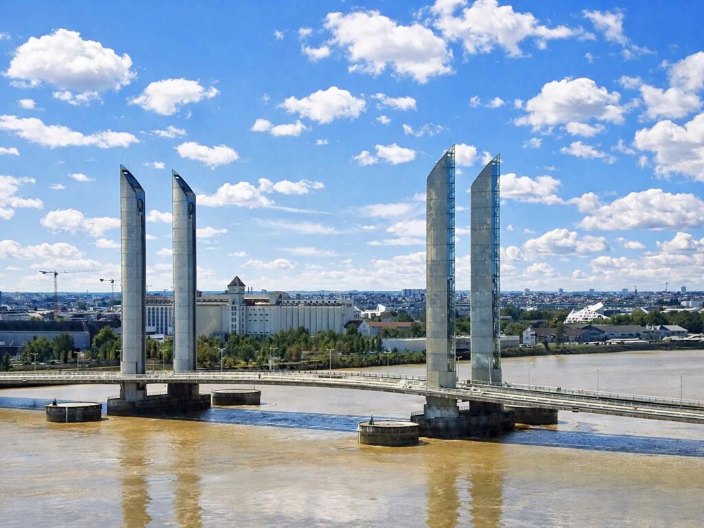 Que découvrir à Bordeaux : pont Jacques Chaban-Delmas à Bordeaux