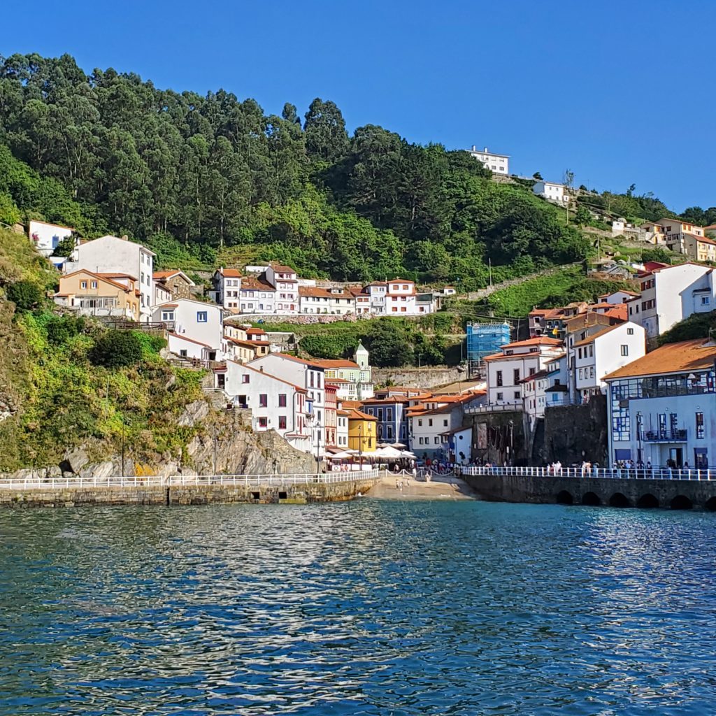 Cudillero construit en ampithéâtre