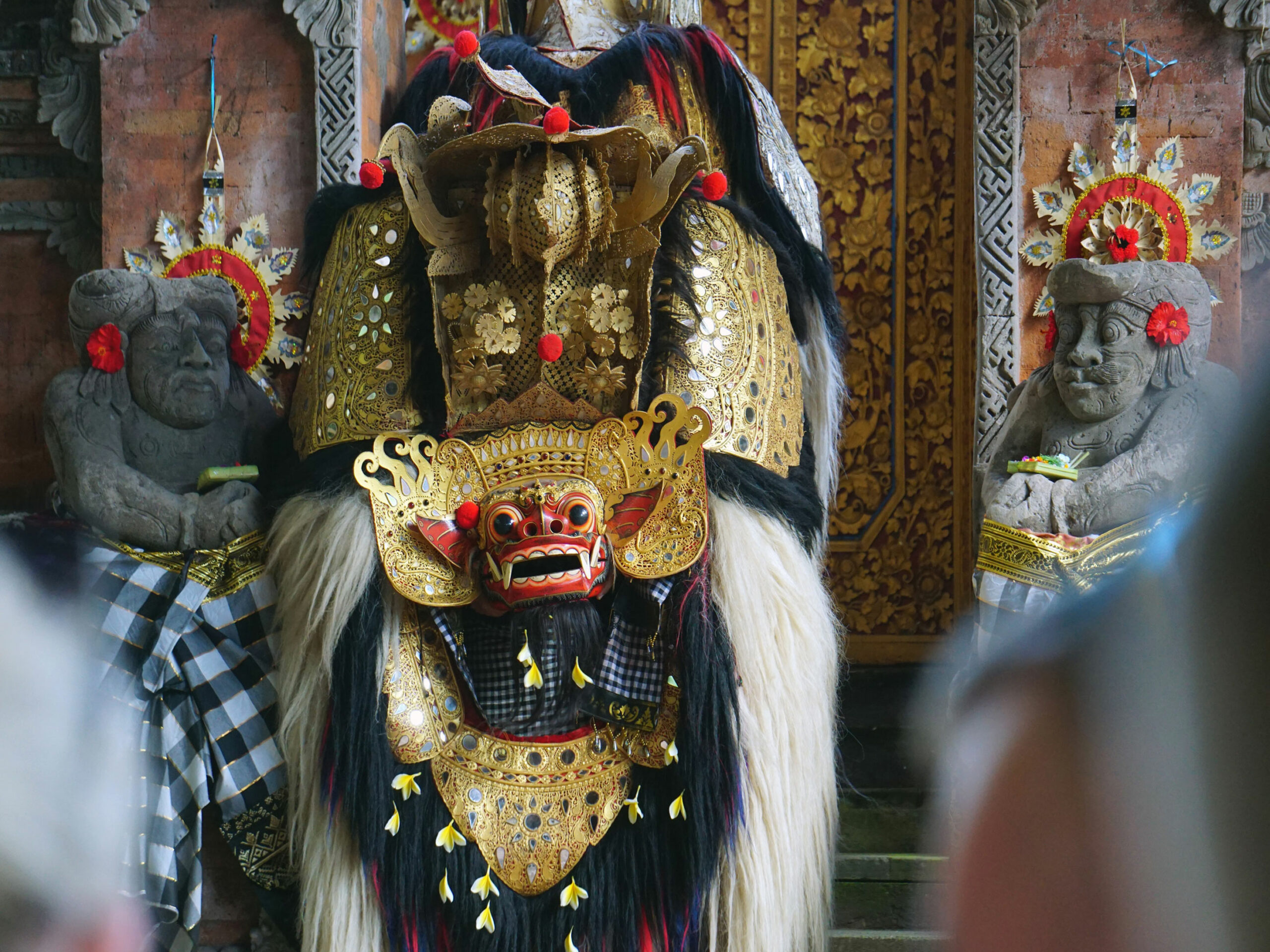 Que visiter à Bali en 10 jours. Barong créature mythique représentant le bien et les forces existants sur terre.  