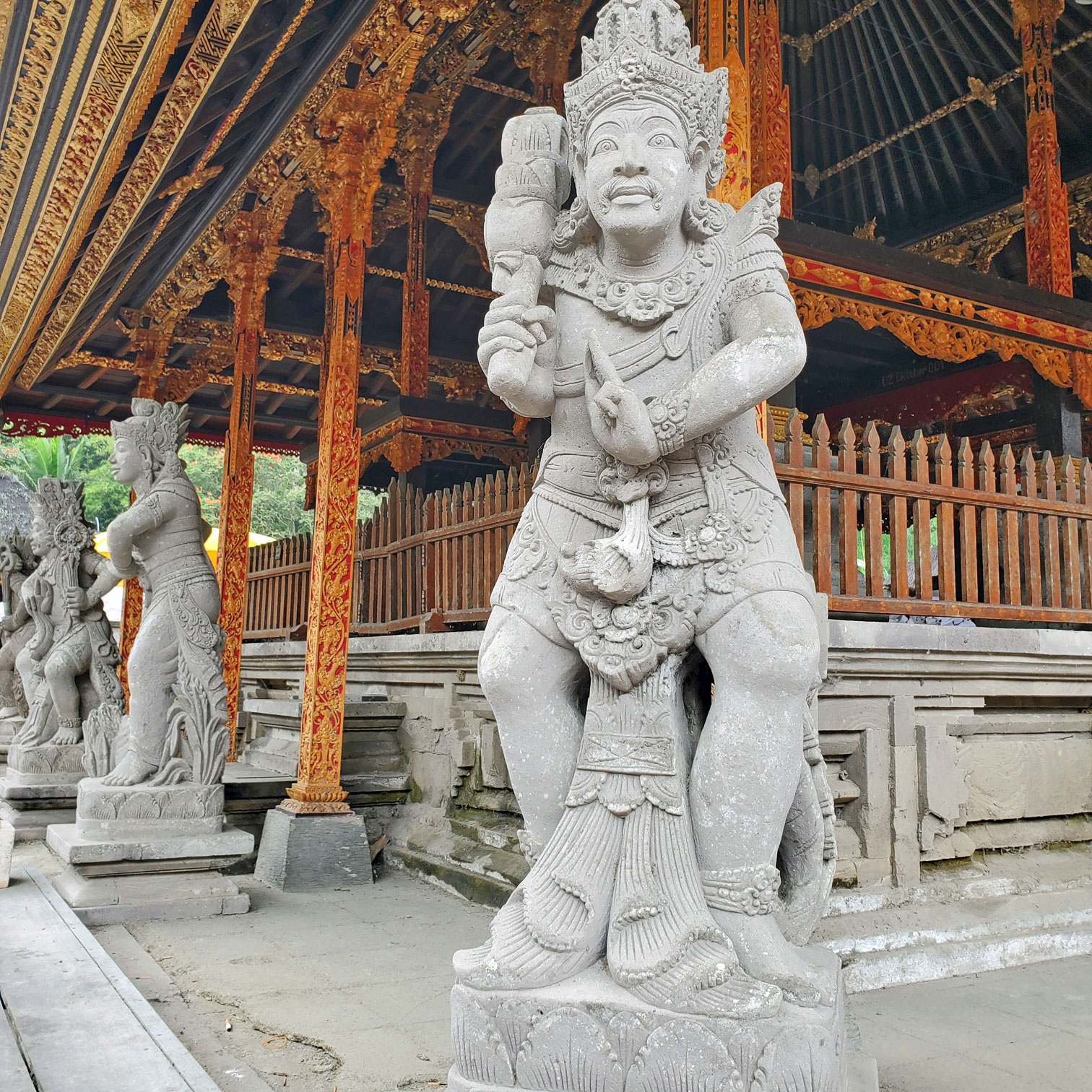 Que visiter à Bali en 10 jours. Divinité protégeant un sanctuaire de Gunung Kawi