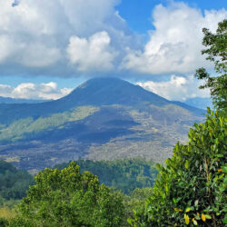 Que visiter à Bali en 10 jours. Mont Agung.L'ascension doit être faite obligatoirement à l'aide d'un guide