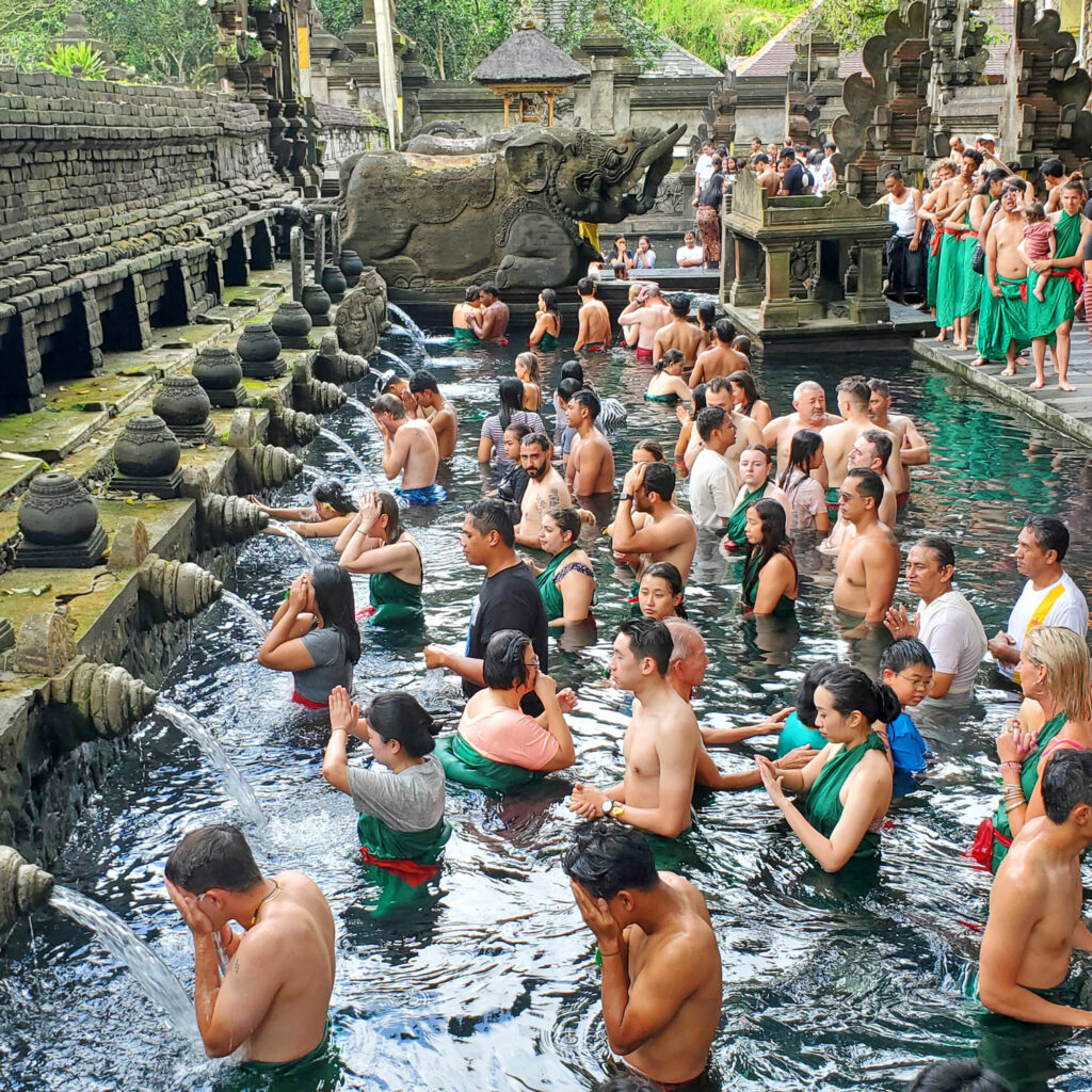 Que visiter à Bali en 10 jours. Les sources sacrées de Tirta Empul à Tampaksiring