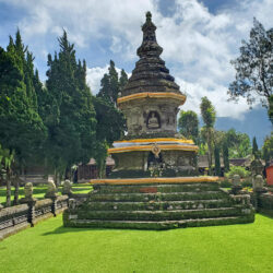 Que visiter à Bali en 10 jours. Stupa bouddhique unique à Bali au Pura Ulun Danu Bratan