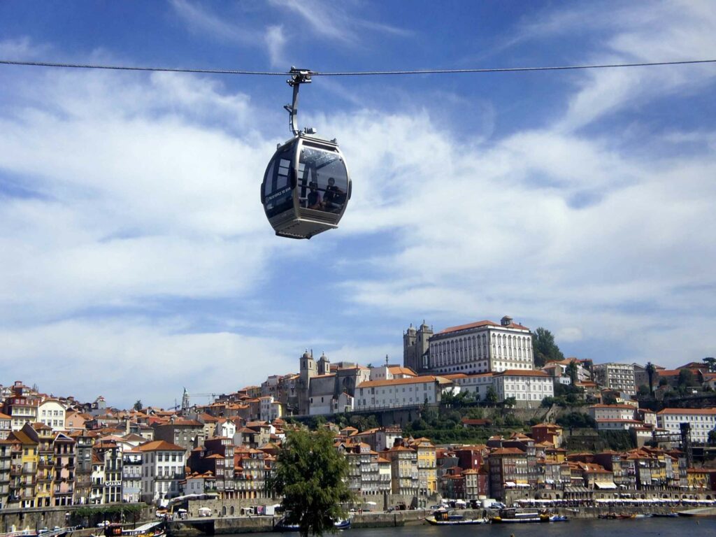Les incontournables de Porto :  Télécabine à Vila Nova Gaia Porto Portugal