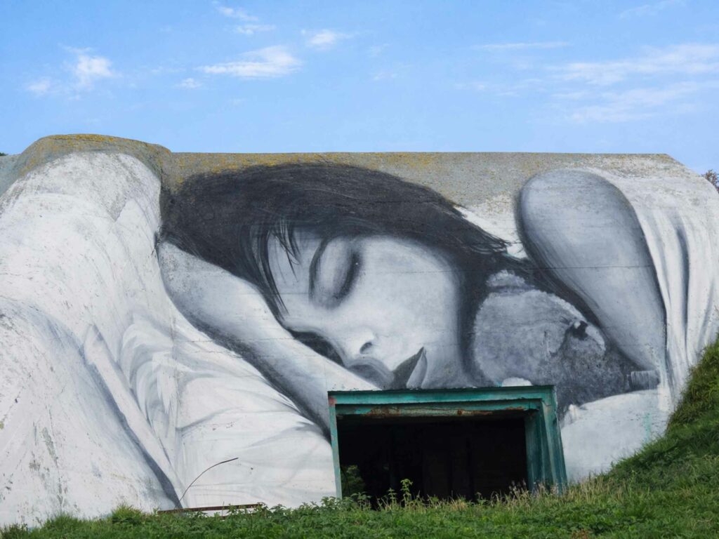 Découvrez la Baie de Somme : Fresque sur un blockhaus à Mers-les-Bains
