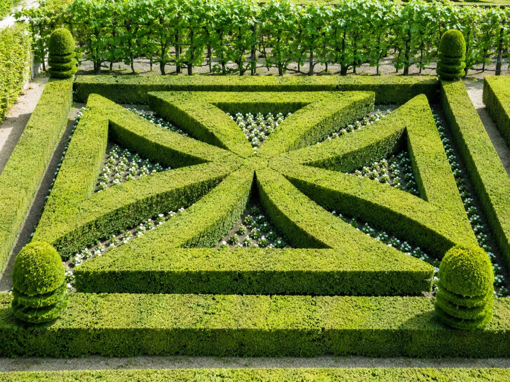 Découvrir les jardins de Villandry : Croix de l'Ordre de Malte jardin des croix